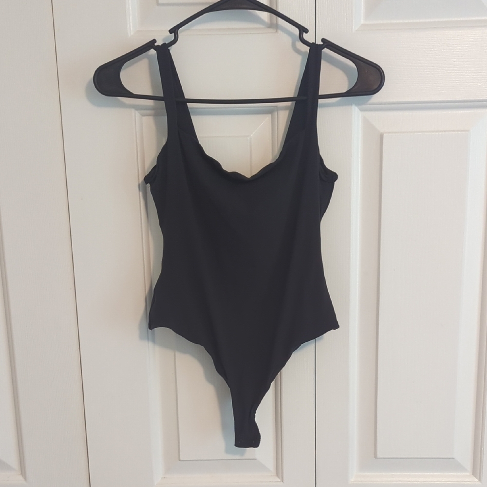 🚨MOVING SALE🚨 SKIMS Black Bodysuit with Scoop Neckline